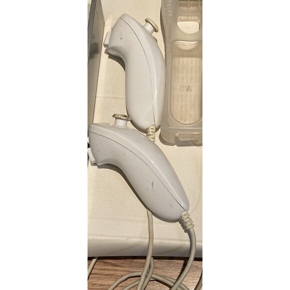 Wii Remotes, Wii Fit Balance Board, Nunchucks, Charging Dock & More Lot - Picture 7 of 8